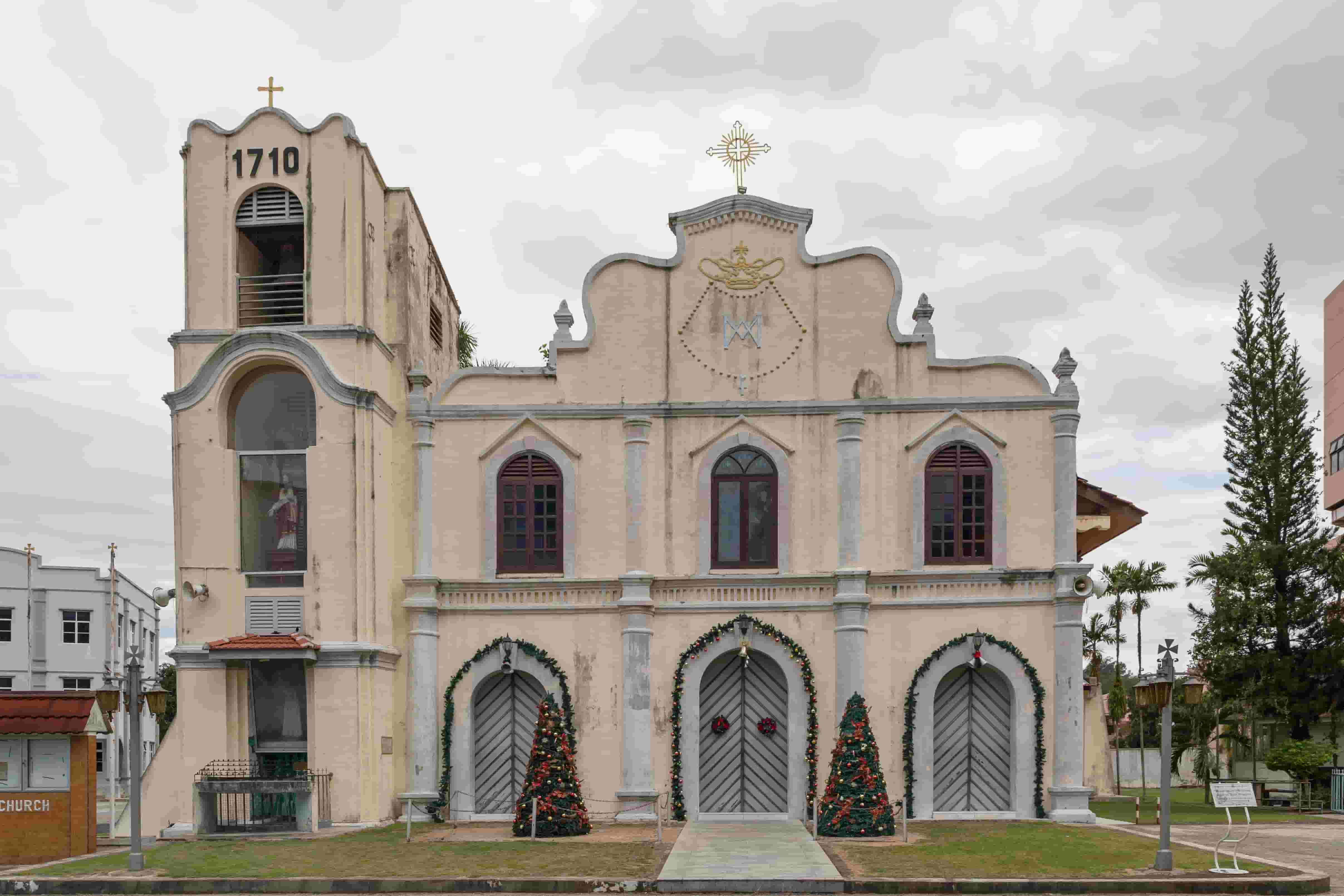 Things to Do in Melaka During Christmas Attend Christmas Mass at St. Peter’s Church