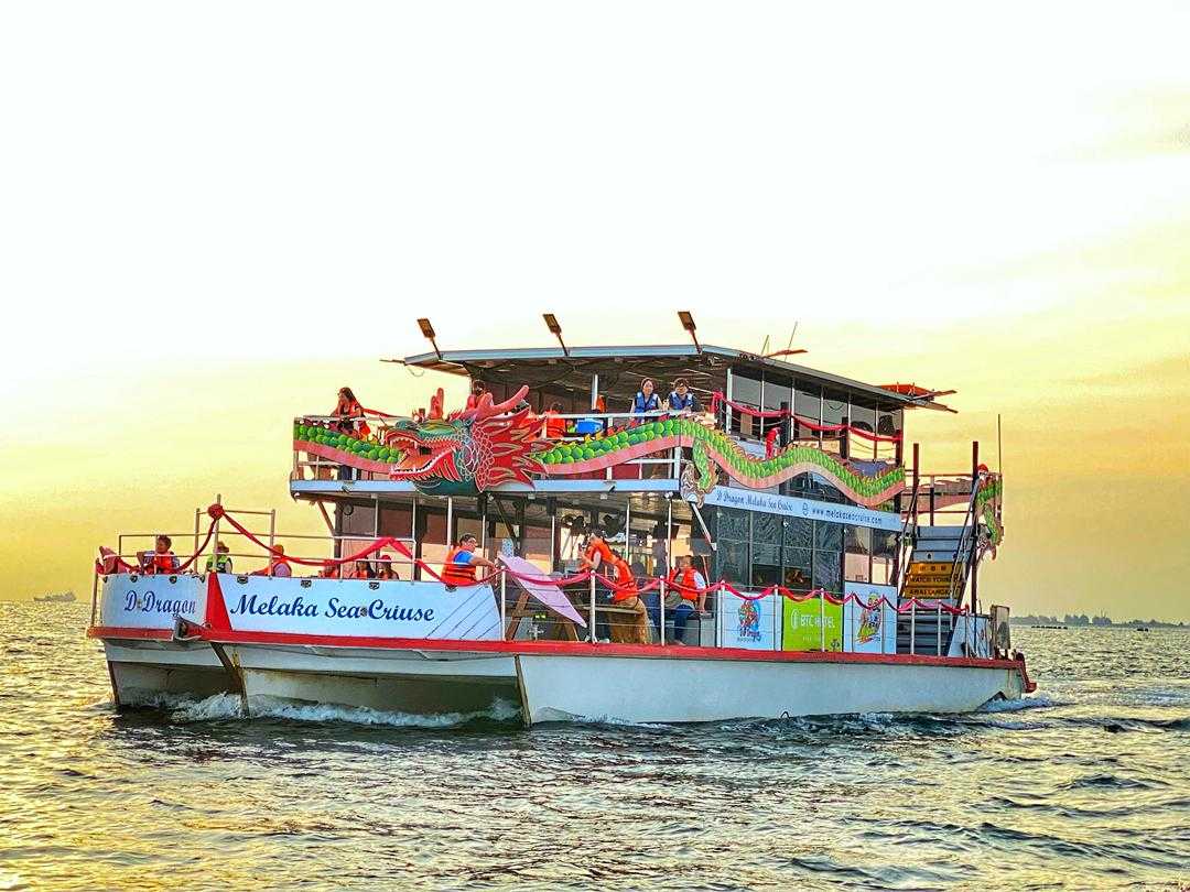 things to do melaka dragon yacht cruise melaka